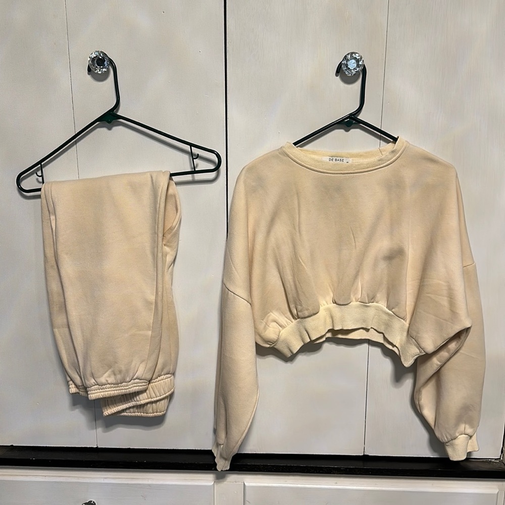 De Base Sweatsuit